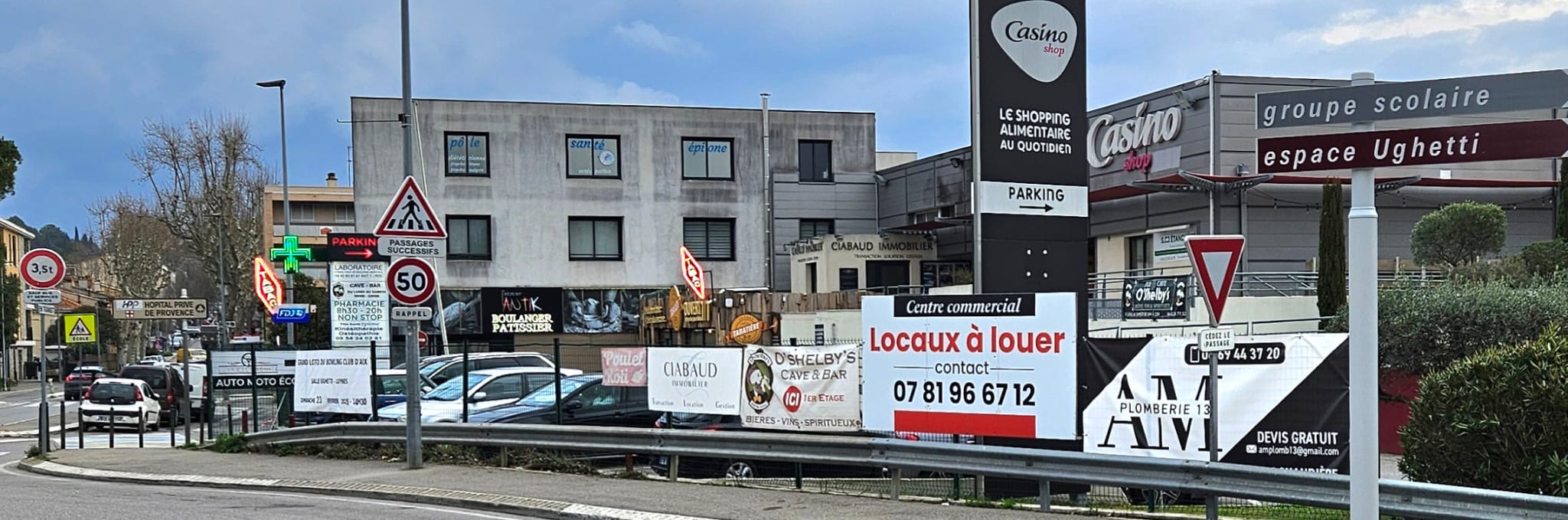 Signalisation routière et publicités : quel équilibre à l&rsquo;entrée sud de Luynes ?